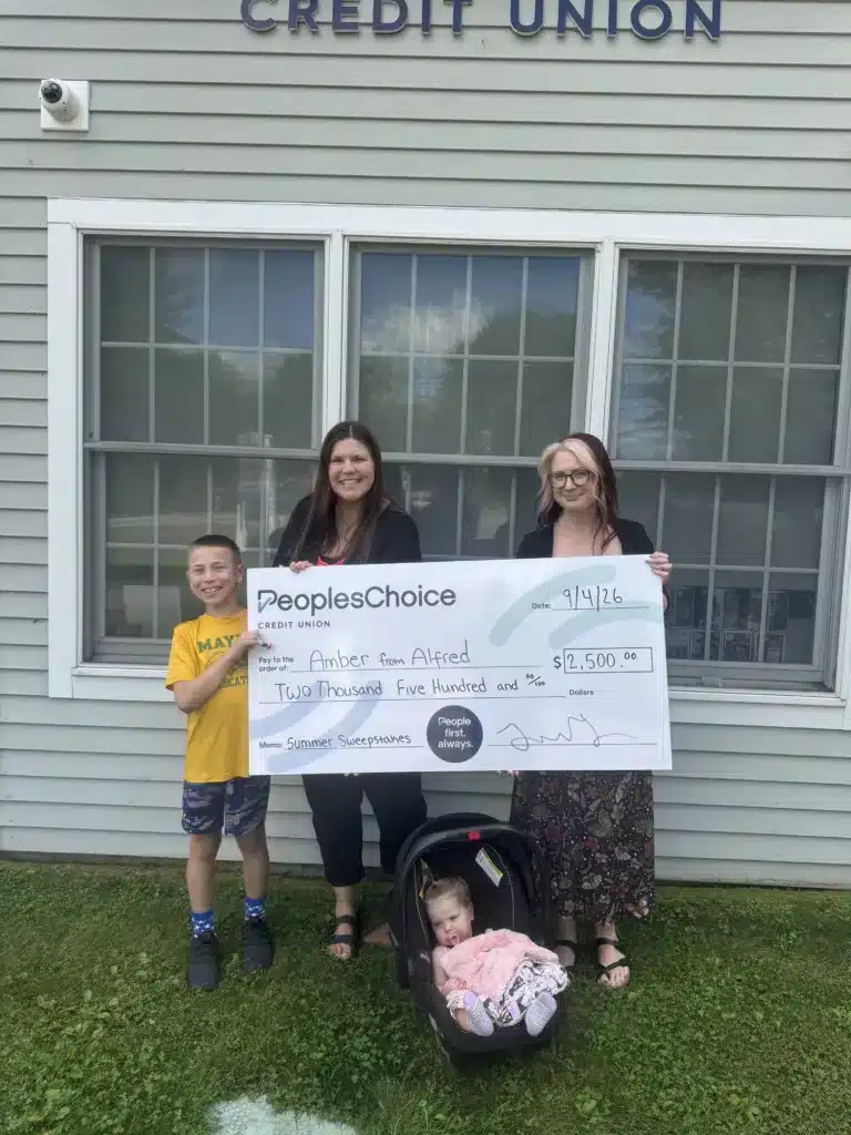 PeoplesChoice Credit Union Assistant Branch Manager, Krystle Barstow (right), presents Summer Sweepstakes winner Amber (center) and her family with a check for $2,500.